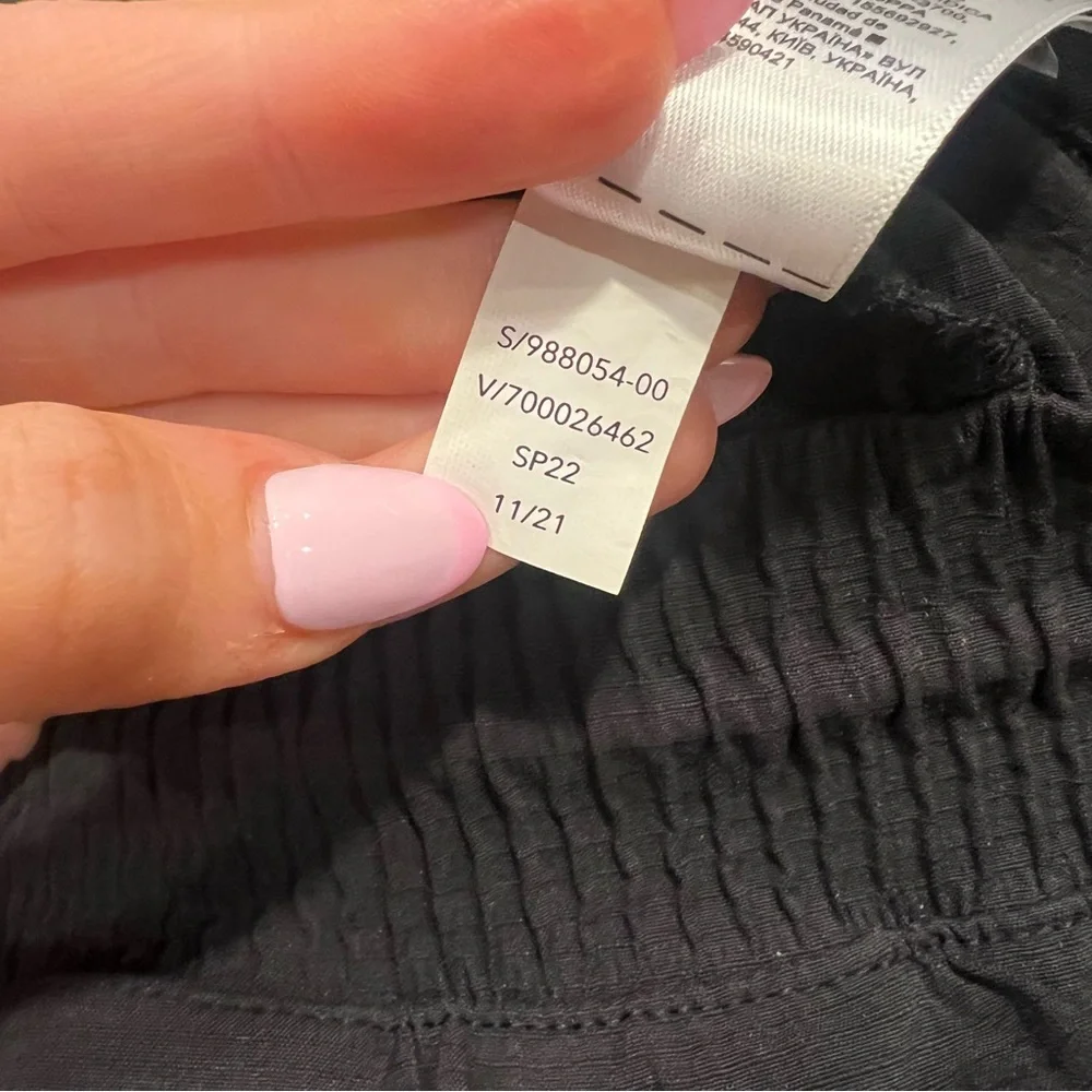 NEW Athleta Trekkie Straight Leg Crop Pant Black Nylon Relaxed Hiking Athleisure - Picture 7 of 7